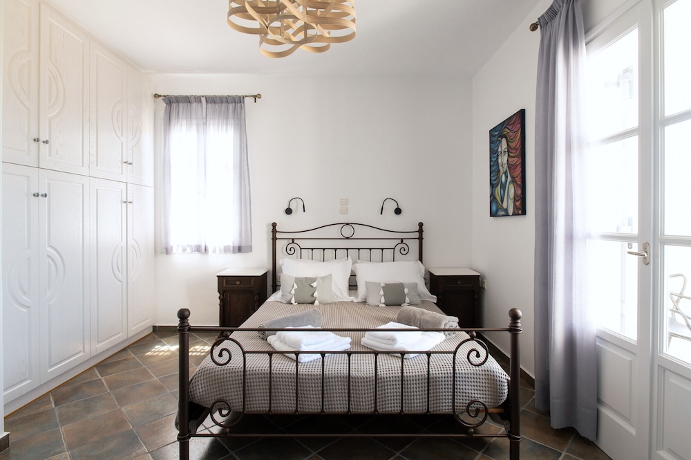 Sea Lilies Suites photo 2