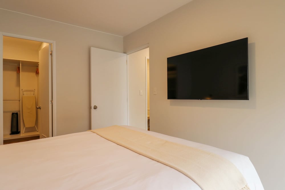 w Exceptional 2BR w Balcony in Miraflores