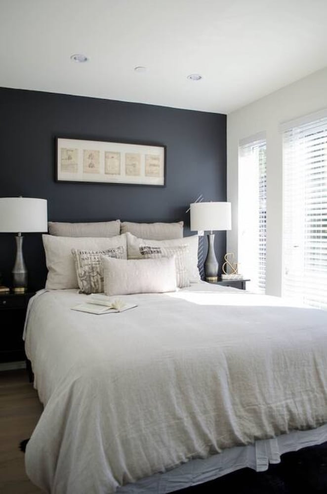 442 Furnished 2 Bdrm Coach House - Image 2