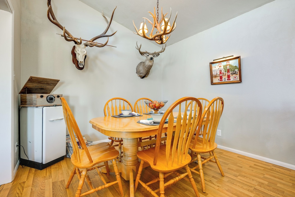 8 Mi to Hiking: Home w/ Patio in Dtwn Pioche