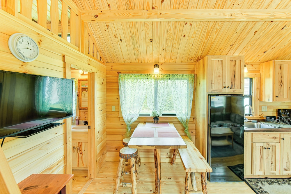 5 Mi to Susquehanna Boating! Secluded Log Cabin