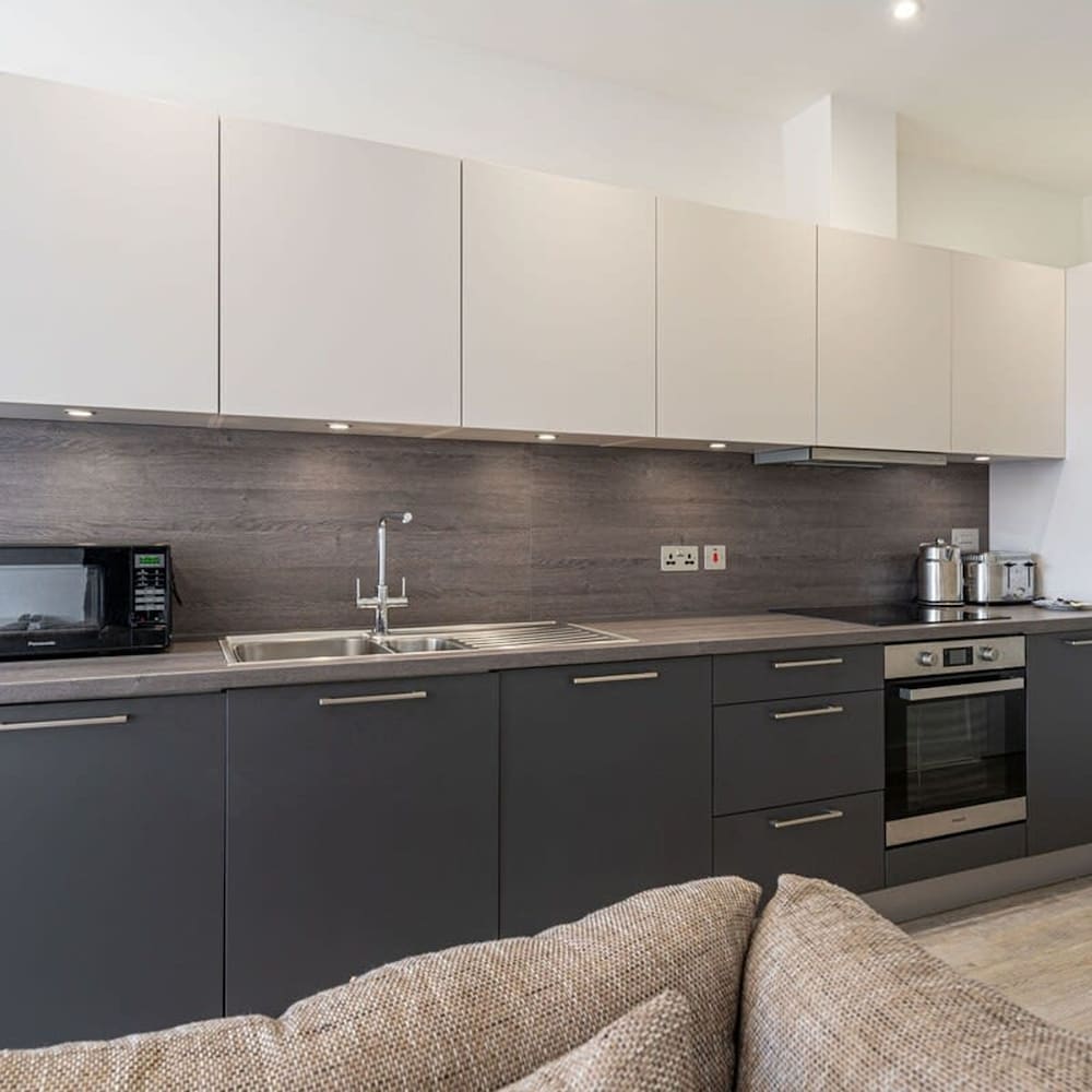 Contemporary 2 Bed Apartment Solihull NEC BHX