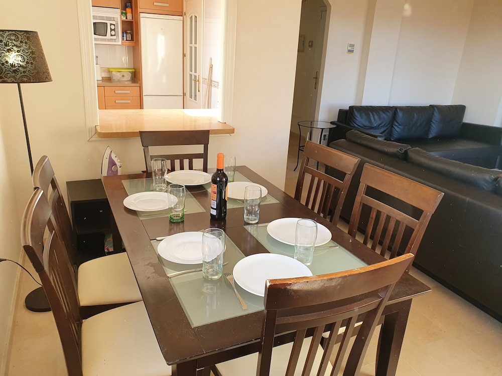 3 Bed Penthouse - Sleeps 8 - Pool - Sea View