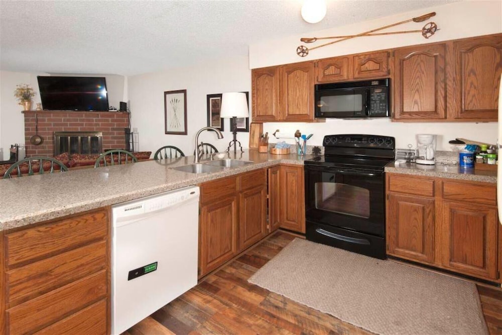Lagoon 762b 3 Bedroom Townhouse by RedAwning