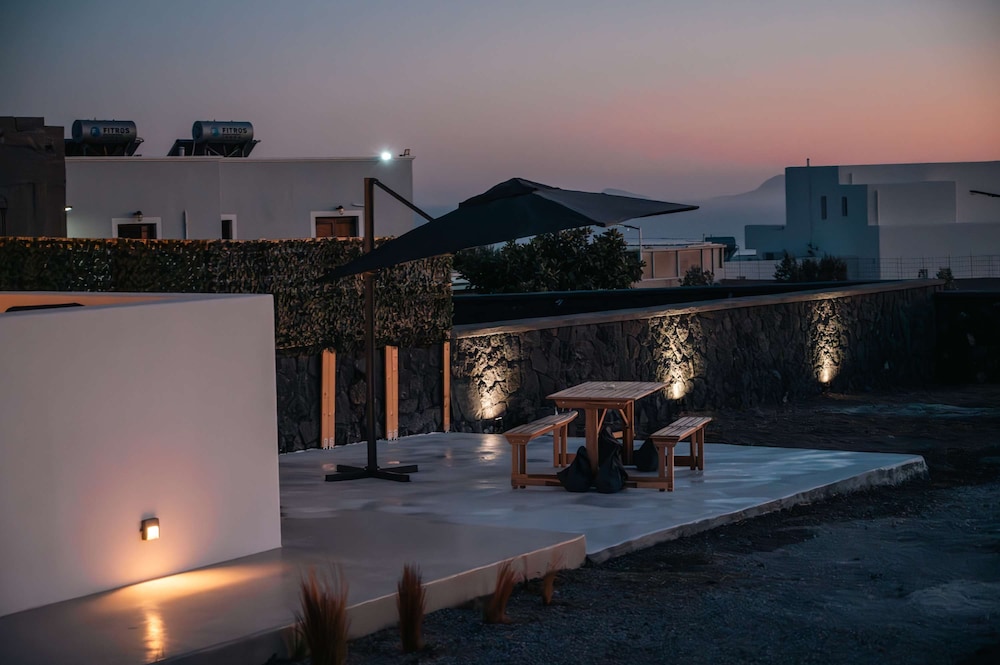 Assyr Getaway - Santorini Cozy Cycladic Retreat