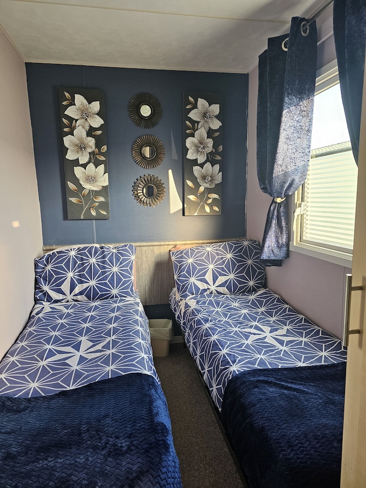 Inviting 3-bed Caravan in Porthcawl view 5