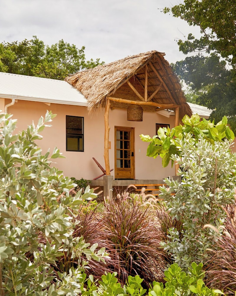 Pelícano Popoyo Boutique Villas