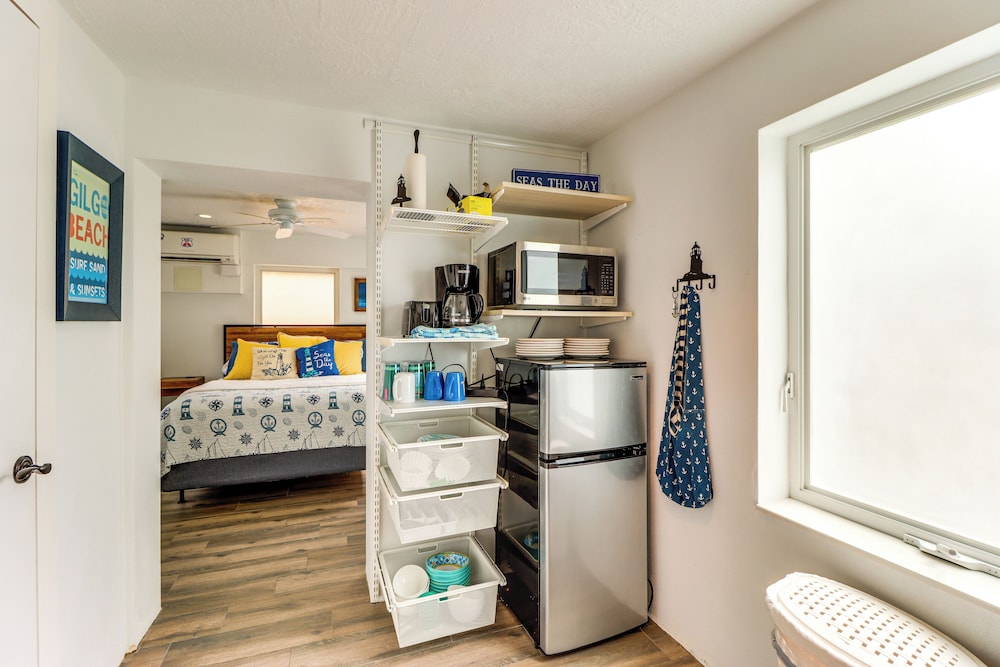 1 Mi to Dtwn: Oceanfront Gem w/ Resort Amenities!