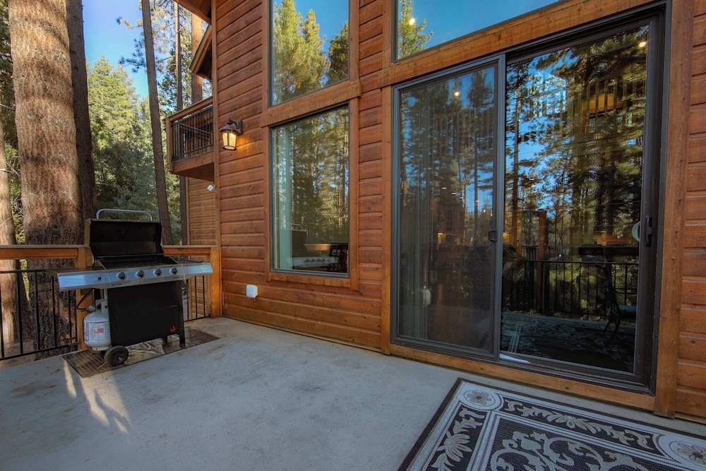 The T-pot Chalet for 12