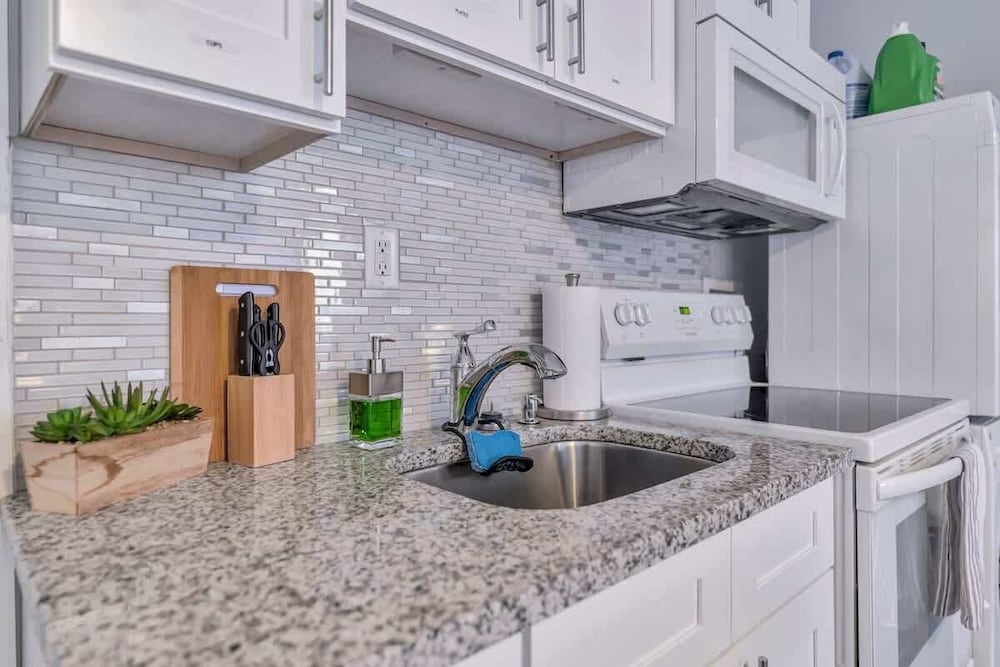 Cozy Suite Full Amenitie s pet Friendly