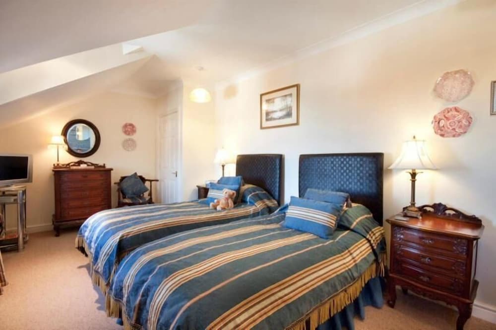 Ellingham House
