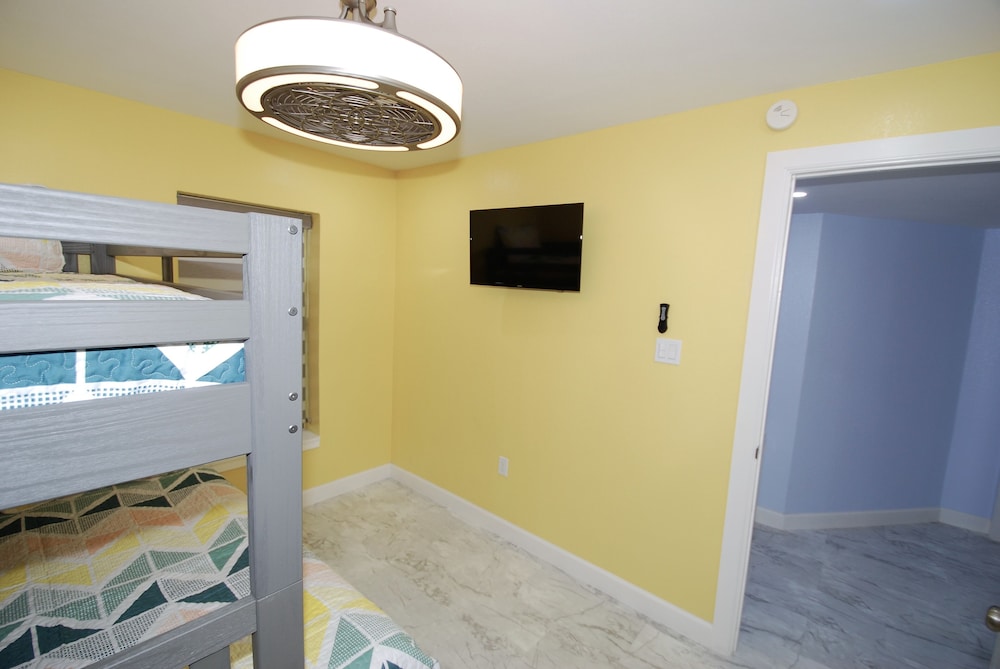 Saida Iii Unit #3306 1 Bedroom Condo by Redawning