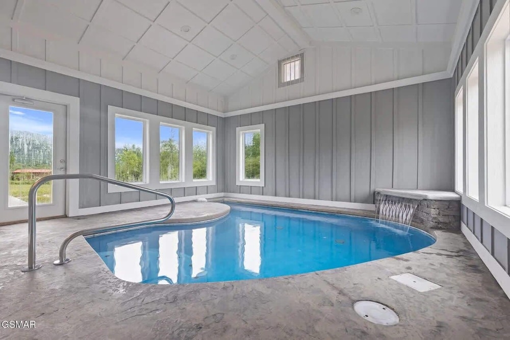 Mountain View Splash - Indoor Pool Hot Tub Game Room Stunning Smoky Mountain Views