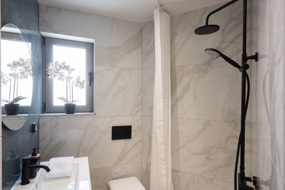LIV - Prime Central Athens Studio S8-2a
