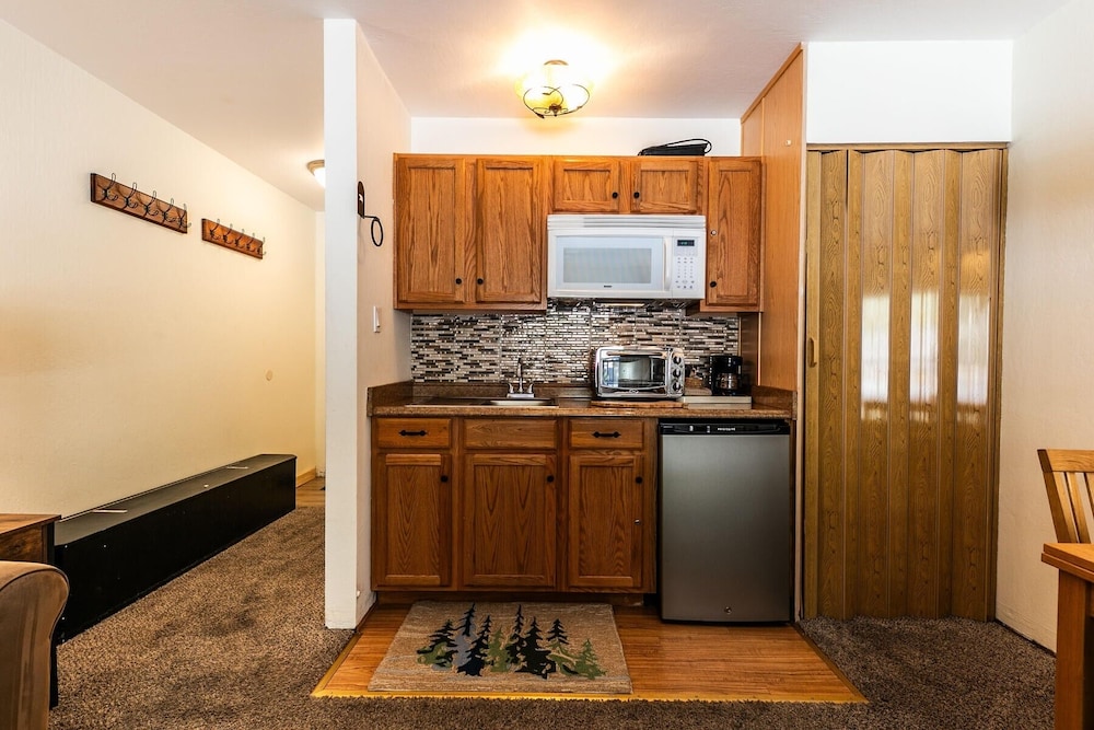 212 Bldg B 1 Bedroom Condo