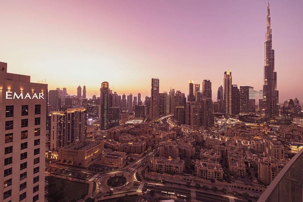 DAMAC Suites by Hostiva – Burj & Fountain