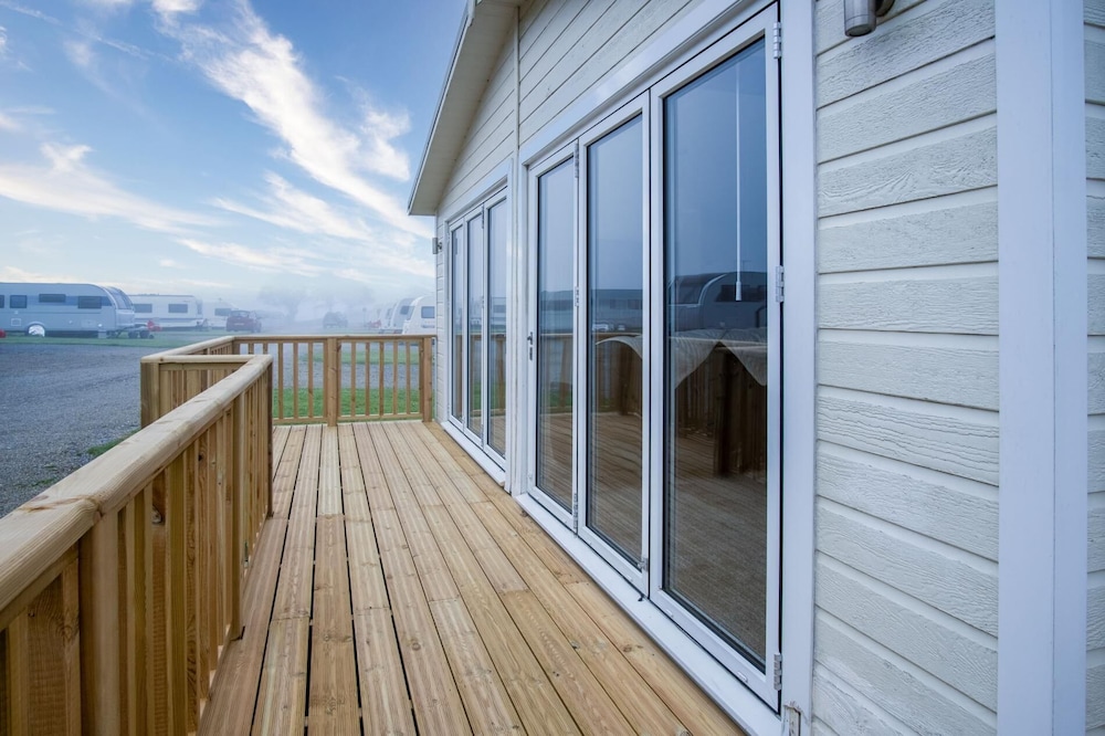 Swallow Lodge - 3 Bedroom Lodge - Wisemans Bridge