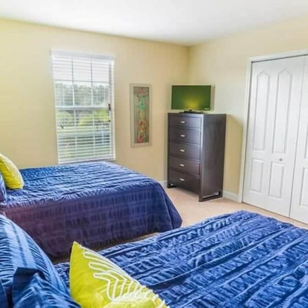 9004 Amazing 5BD With Pool