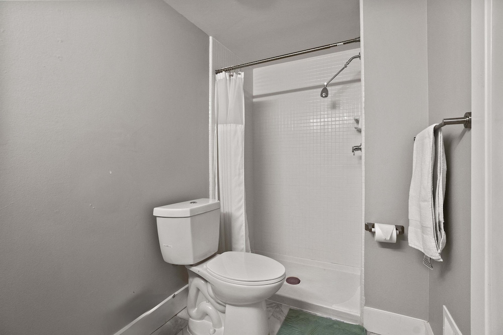 Welcoming 2BR 2BA Retreat With Modern Comforts
