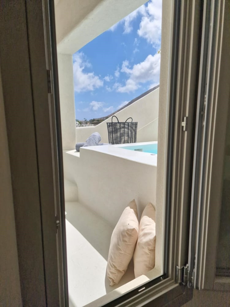 MAEVA Santorini Suites