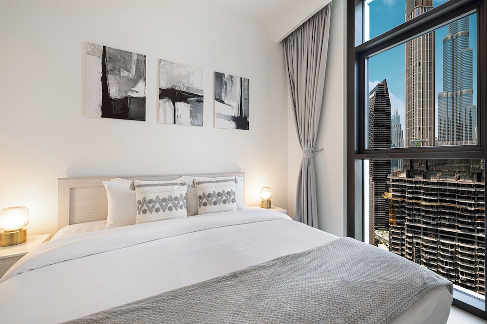 Burj Crown Lux Apartment by Dubai Mall