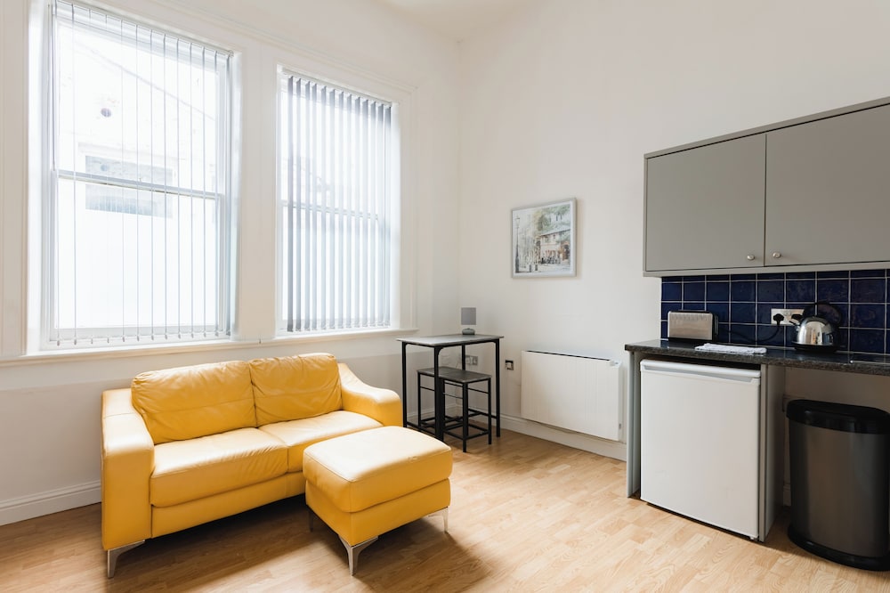 Platform City Studio Apartment No.9
