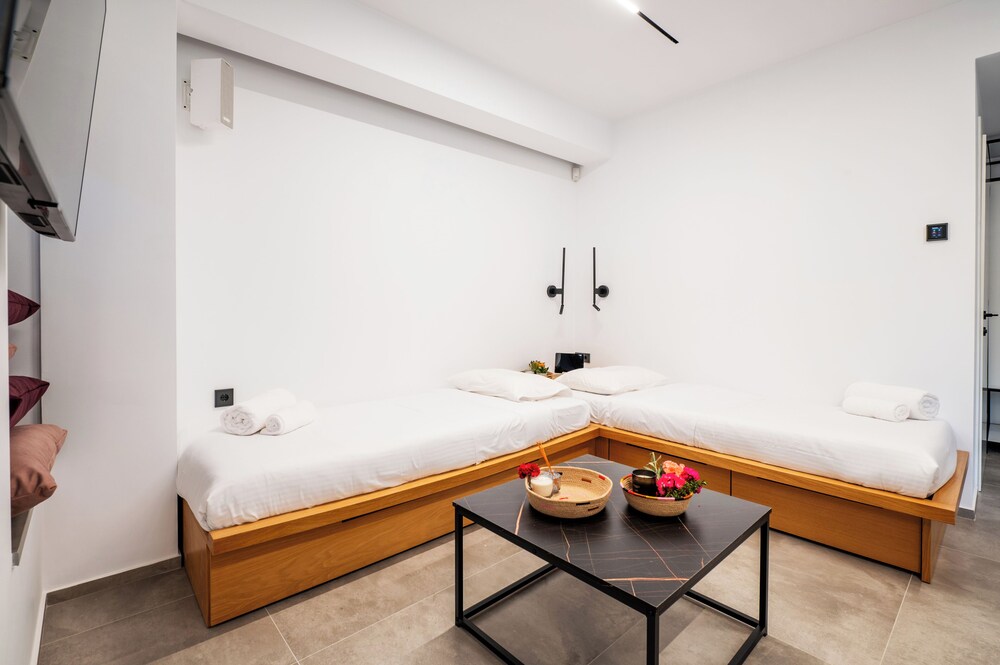 Cardamilia Suites