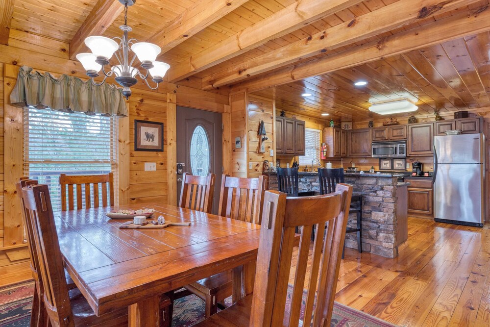 Cozy Cabin Near Dollywood Attractions Hot Tub, Game Room, Views Anne's Place