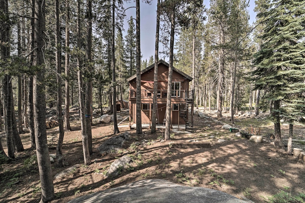 Near Donner Lake & Skiing: Soda Springs Cabin! view 5