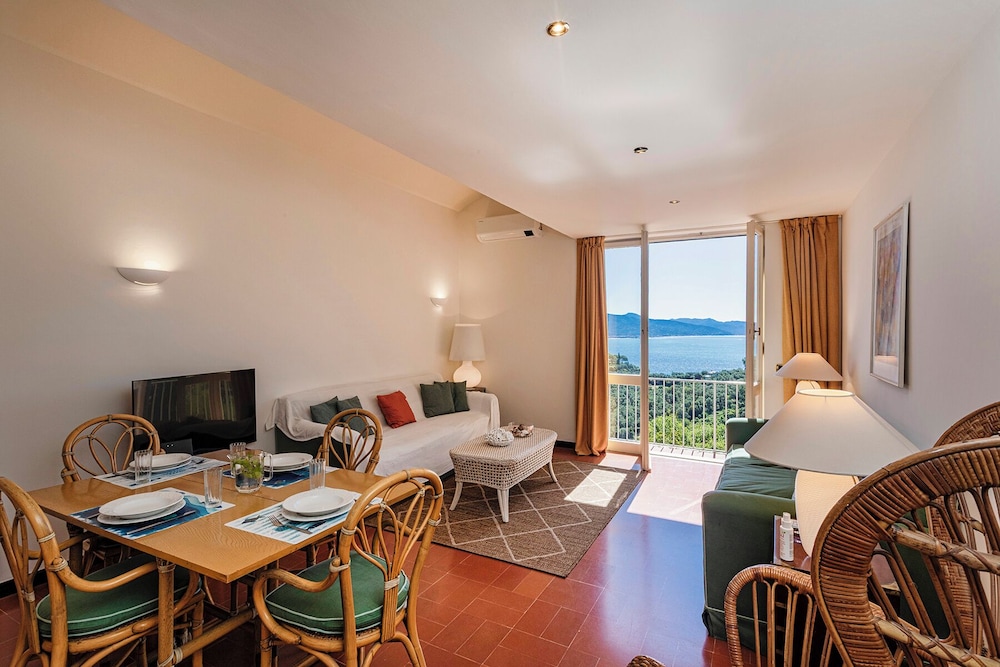 Orizzonte Blu with Terrace by Wonderful Italy
