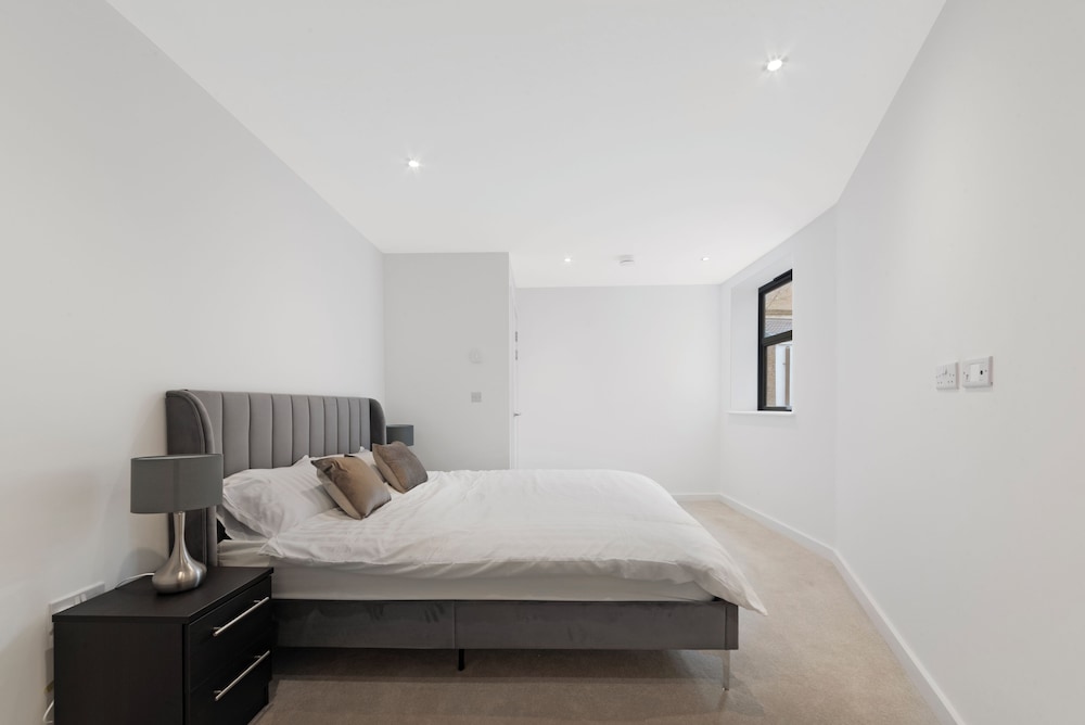 Guest Ready - Oak Crescent City House, London, E14
