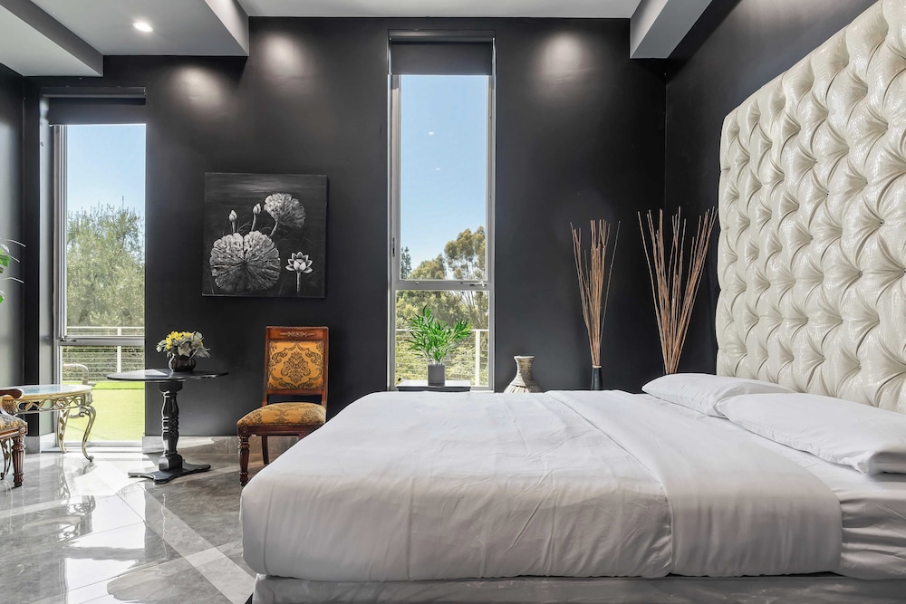 Luxe LA Escape w/ Pool, Views & Game Room Alta Vista Estate by Avantstay
