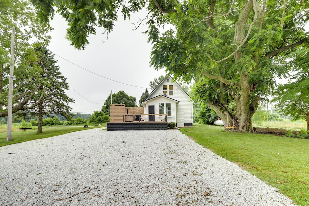 Peaceful Benton Harbor Getaway Near Lake Michigan!