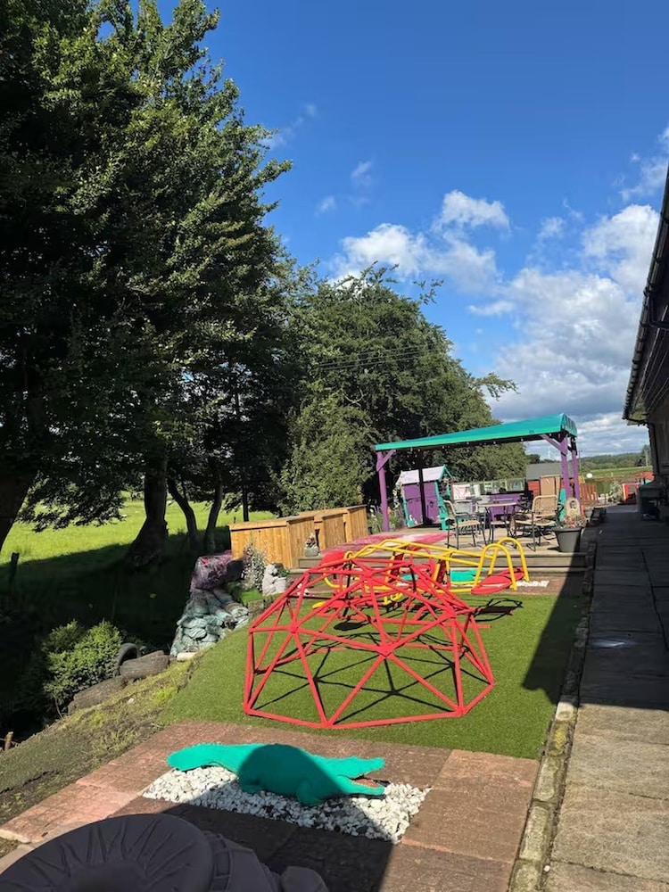 Shottskirk 5-bed Farmstay, Sleeps 13 With Hot Tub