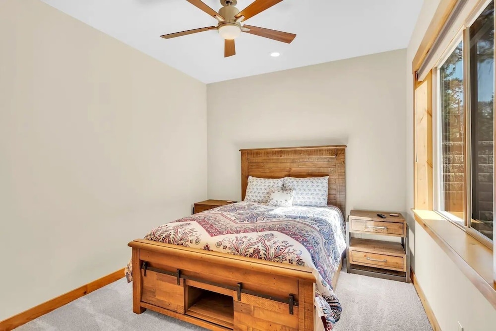2566 Del Norte 5 Bedroom Home by RedAwning view 2
