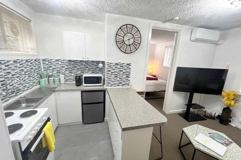 Cozy 1-bedroom Unit in St Kilda w/ Parking & Wifi