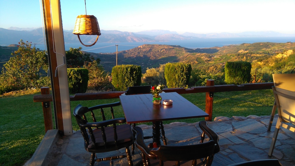 Gero-fotis Guesthouse - Upper Floor Superb View