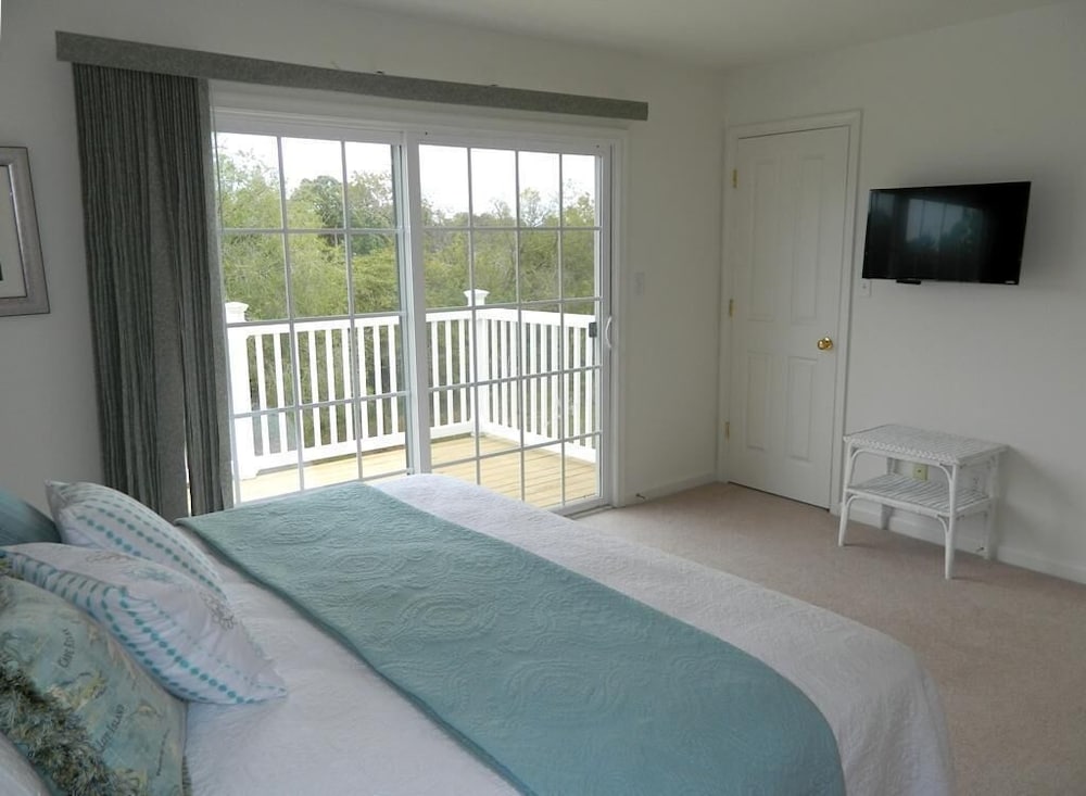Canal Landing Court 48