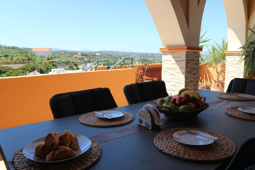 Orsalia Luxury Suites