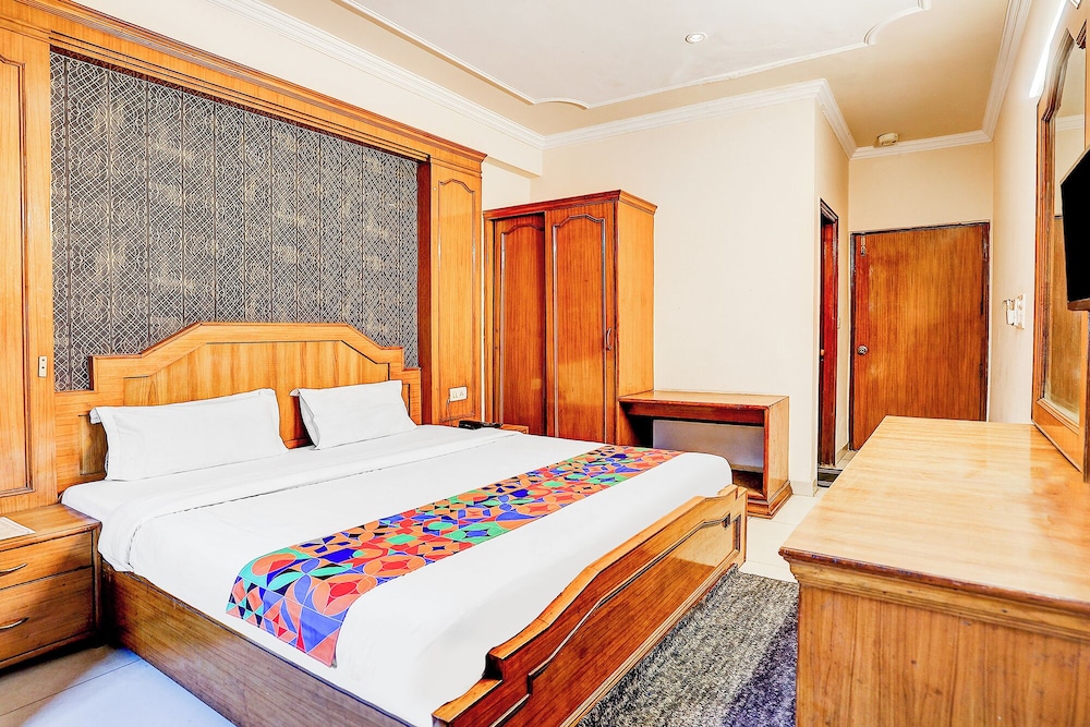 Fabhotel Gold Palace