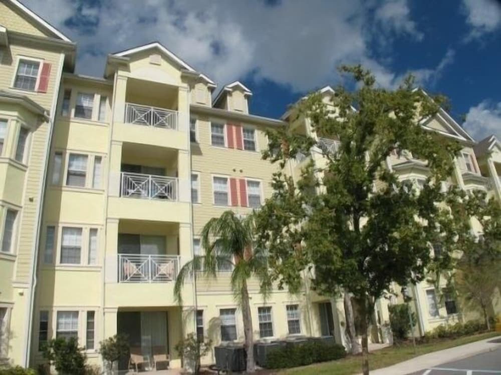 Beautiful 1st Floor Condo In Gated Cane Island, Close To Parks 2 Bedroom Condo