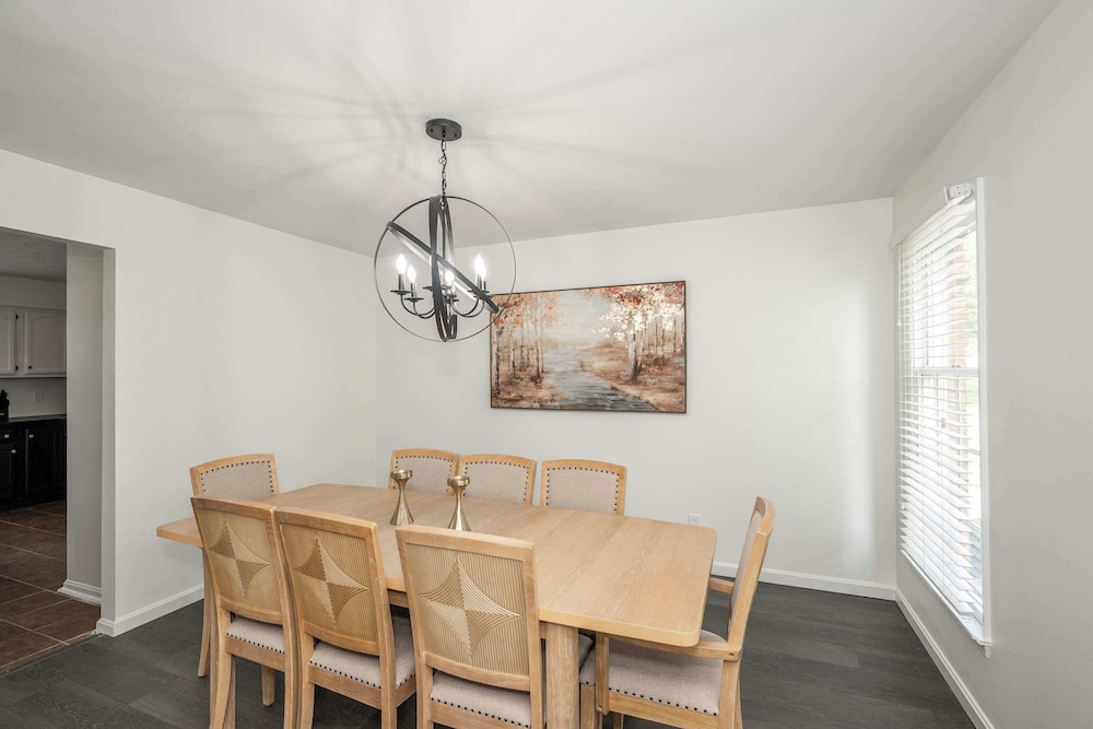 Lark Meadow Retreat Sleeps 10!