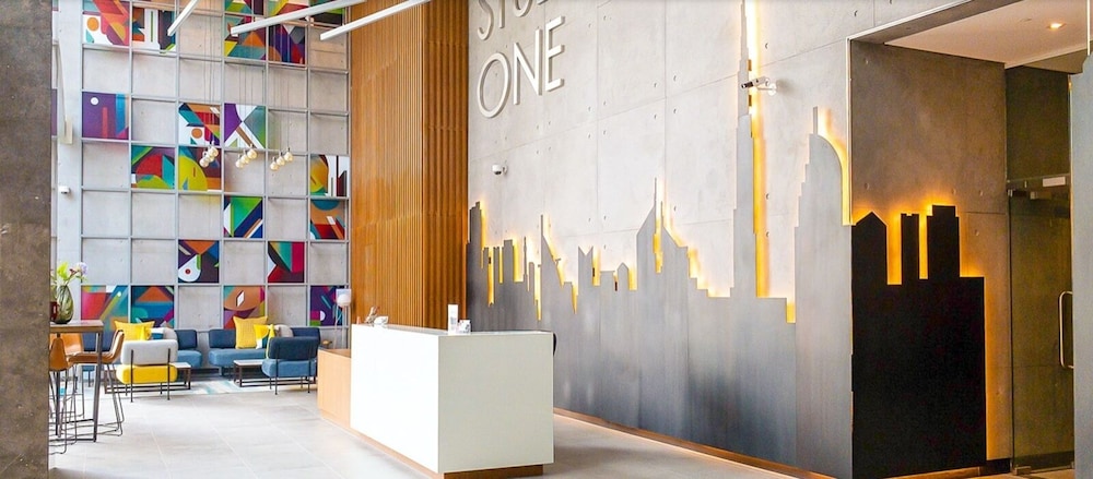Bright Studio With Mesmerizing Canal and City View — recepcion & lobby