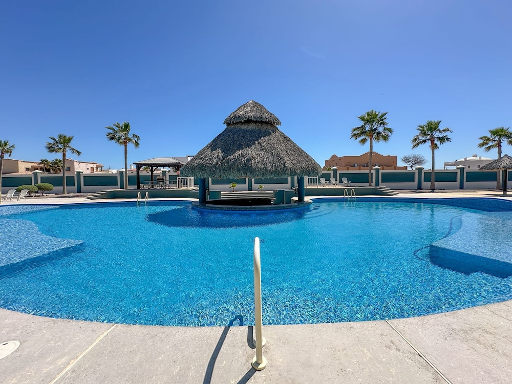 Upscale Ocean View Condo Close to it all Great