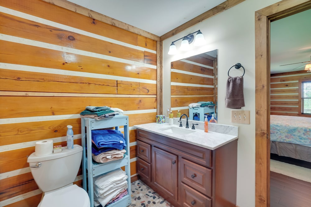 Lake & Mountain Views: Rockwood Cabin on 8 Acres
