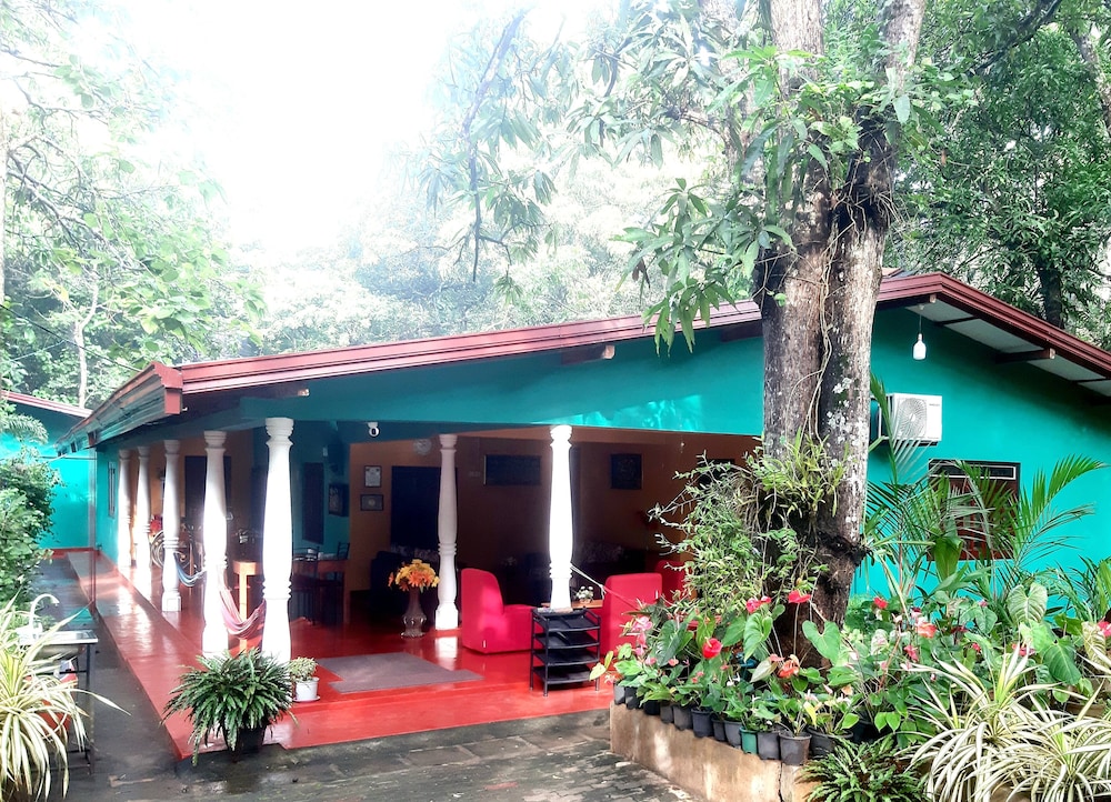 Hotel Palitha Home Stay - Image 1