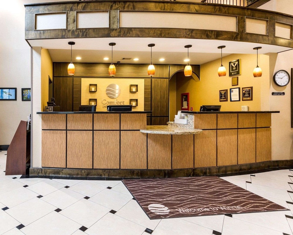 Comfort Inn & Suites Winnie view 5