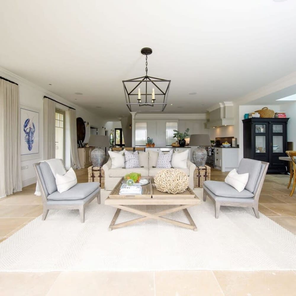 Beautiful Oasis Near Waterfront