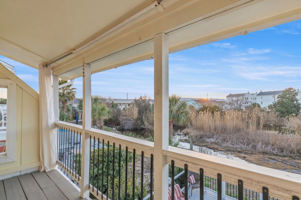 Searenity Awaits: 2-bd, 2-ba Coastal Escape! Perfect for 5! Pet Friendly!