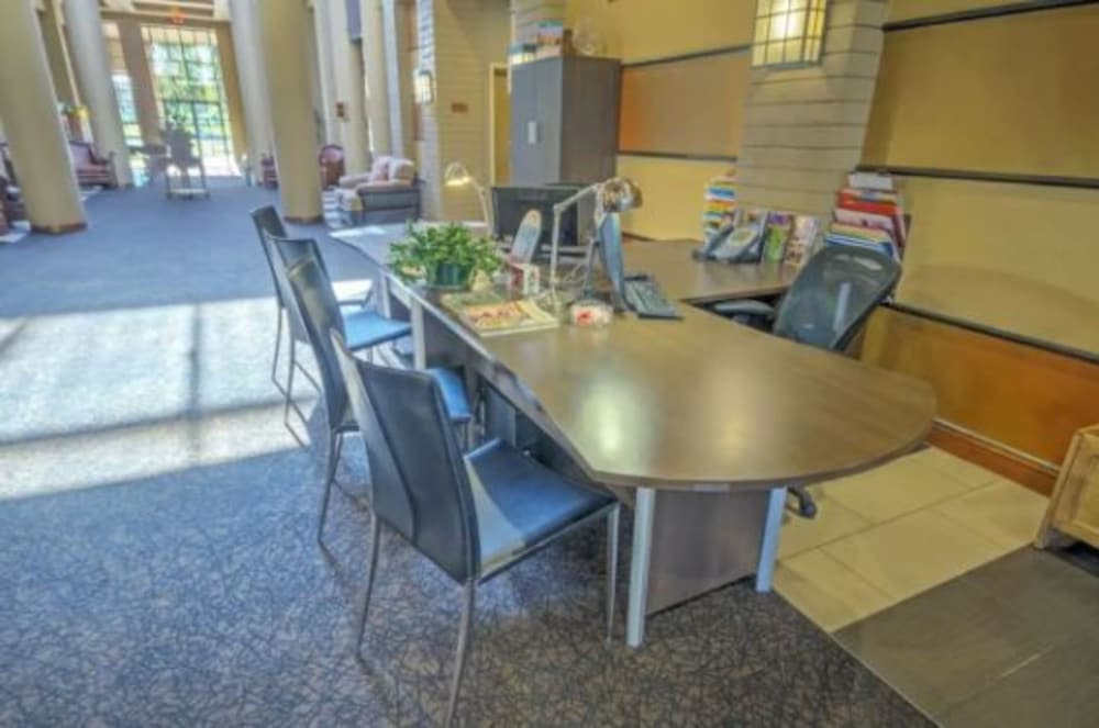 Private One Bedroom Condo on Golf Course, free parking view 4